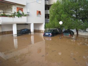 Coches inundados - Foto: http://objetivogranada.ideal.es