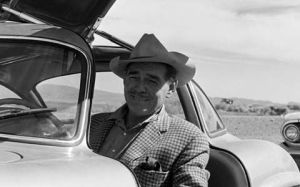 Clark Gable en un Mercedes Alas de Gaviota - Foto: http://motorhistoria.blogspot.com.es/