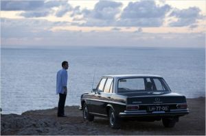 Escena de la película con un Mercedes Clase S (W116)